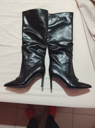 Botas altas mujer negras con cadena