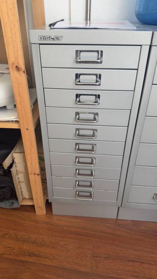 Schedario Bisley in acciaio grigio con 10 cassetti