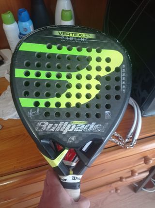 Pala de pádel StarVie y bullpadel 
