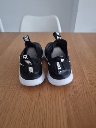 Zapatillas Nike Negras sin cordones