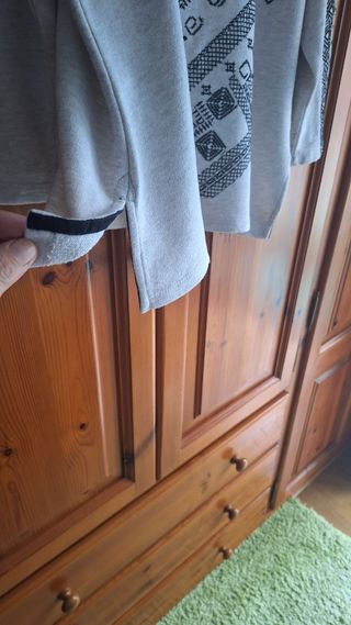 Sudadera Zara Beige con Bordado Étnico