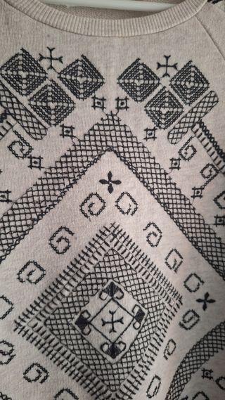 Sudadera Zara Beige con Bordado Étnico