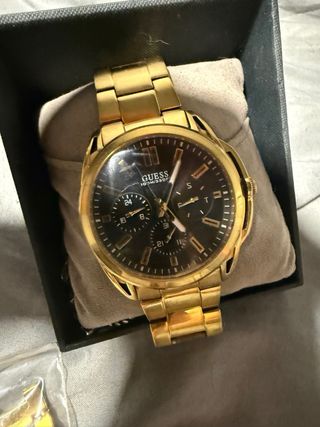 Reloj Guess Dorado Negro