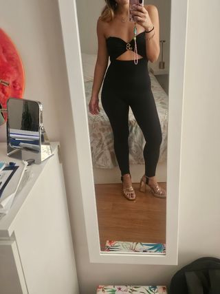 Mono negro de la colección Barbie x Zara