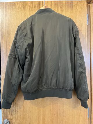 Chaqueta bomber BERSHKA - Verde - Talla L