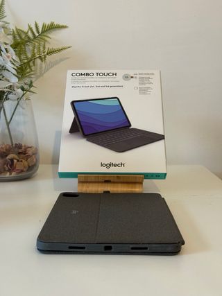 Logitech Combo Touch iPad Pro 11 1-4 Gen