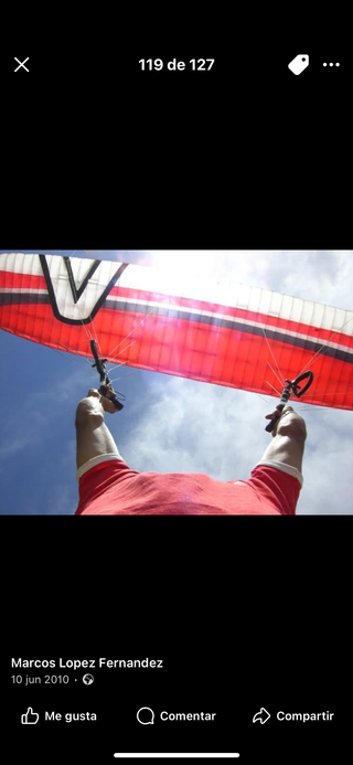Parapente rojo y blanco