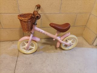 Bici sin pedales rosa con cesta