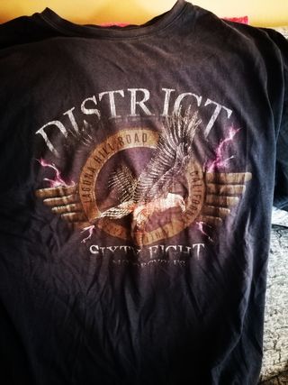 Camiseta District con águila