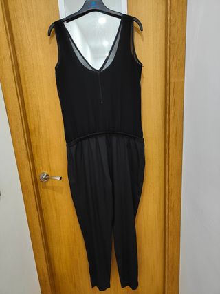 Mono negro con cremallera