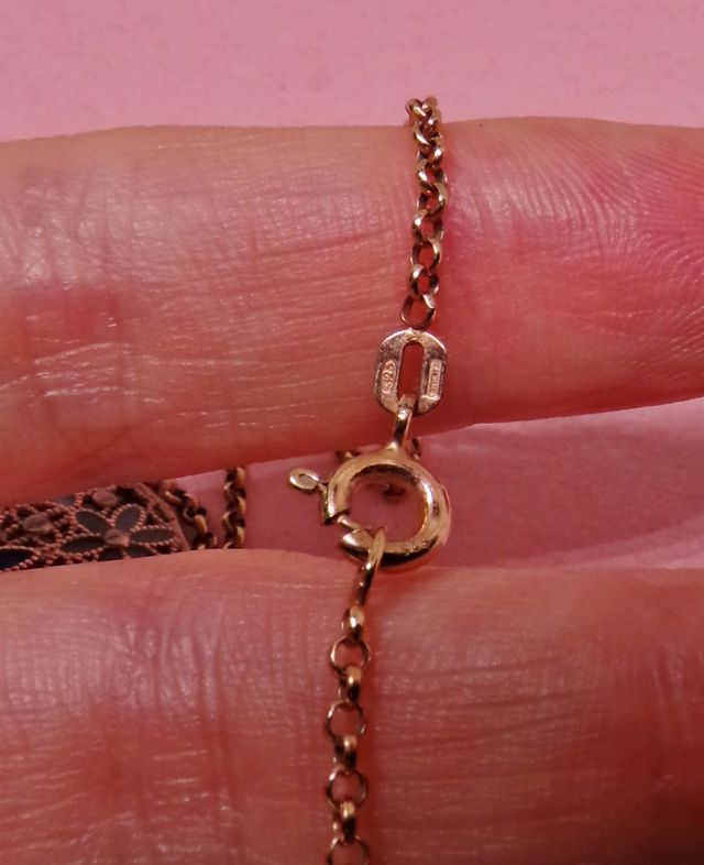 Collana con pendente floreale