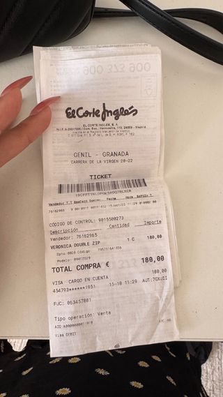 Bolso DKNY negro acolchado