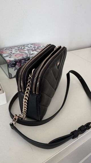 Bolso DKNY negro acolchado