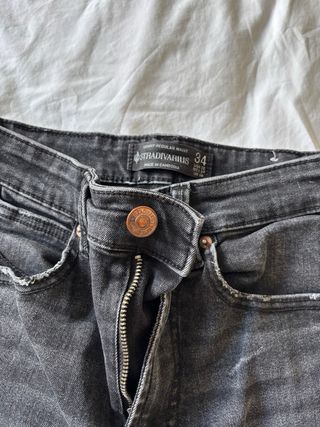 Pantalón vaquero negro 
