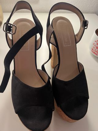 Sandalias de tacón negras con plataforma