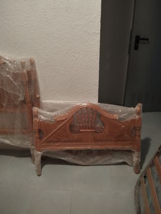 Base de cama y cabecero de madera
Precio a negocia