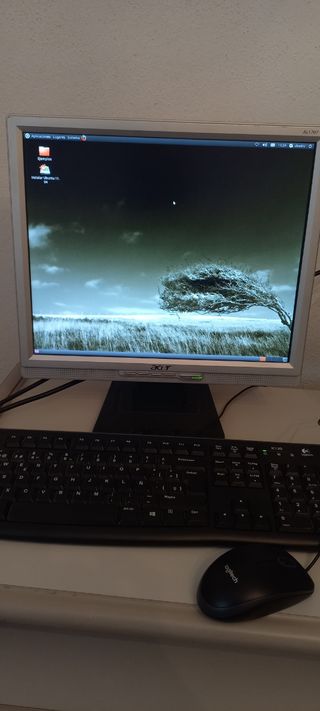 Monitor Acer LCD con Teclado y Ratón