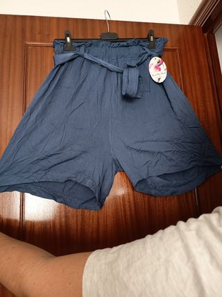 Pantalón corto azul a estrenar