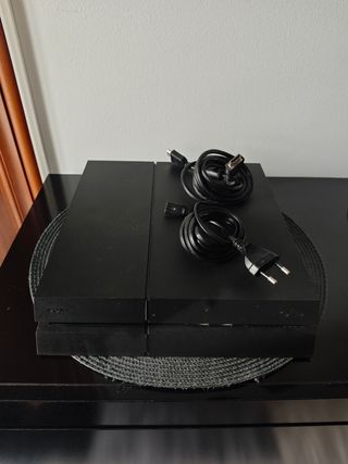 Consola PS4 Sony Negra, la vendo por falta de uso.