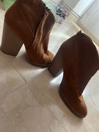 Botines tacón marrón