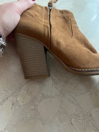 Botines tacón marrón