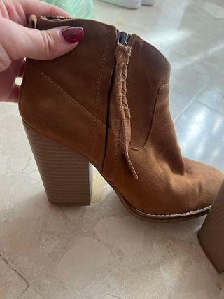 Botines tacón marrón