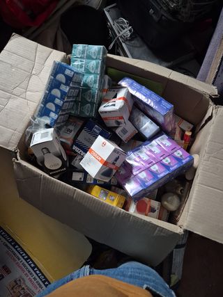 Caja de bombillas Sylvania y Osram
