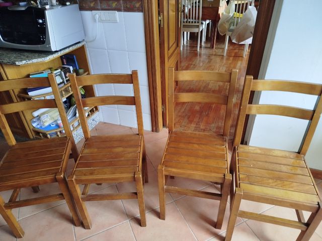 Mesa y 4 Sillas de cocina de madera y granito