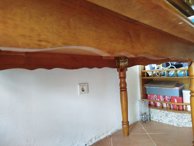 Mesa y 4 Sillas de cocina de madera y granito