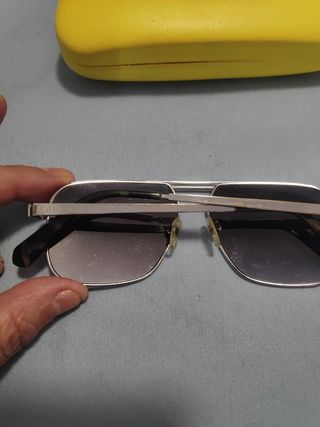 Gafas de sol Guess doradas