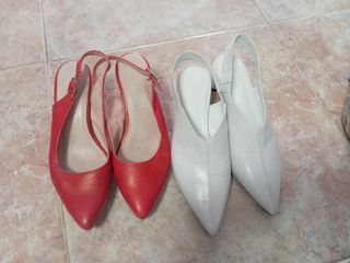 Sandalias rojas y blancas