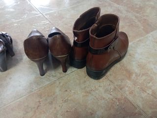 Sandalias rojas y blancas