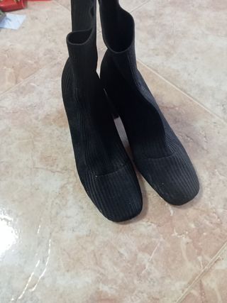 Sandalias rojas y blancas
