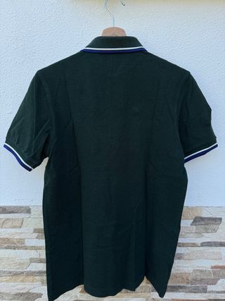 Polo Fred Perry verde con ribetes blanco y azul
