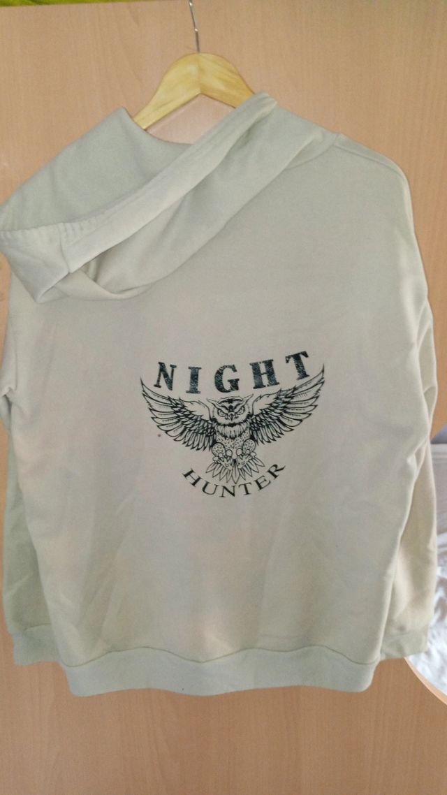 Sudadera beige con capucha