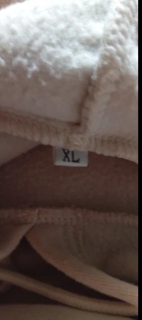 Sudadera beige con capucha