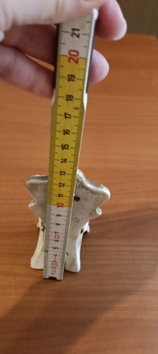 Piccola sedia decorativa in porcellana