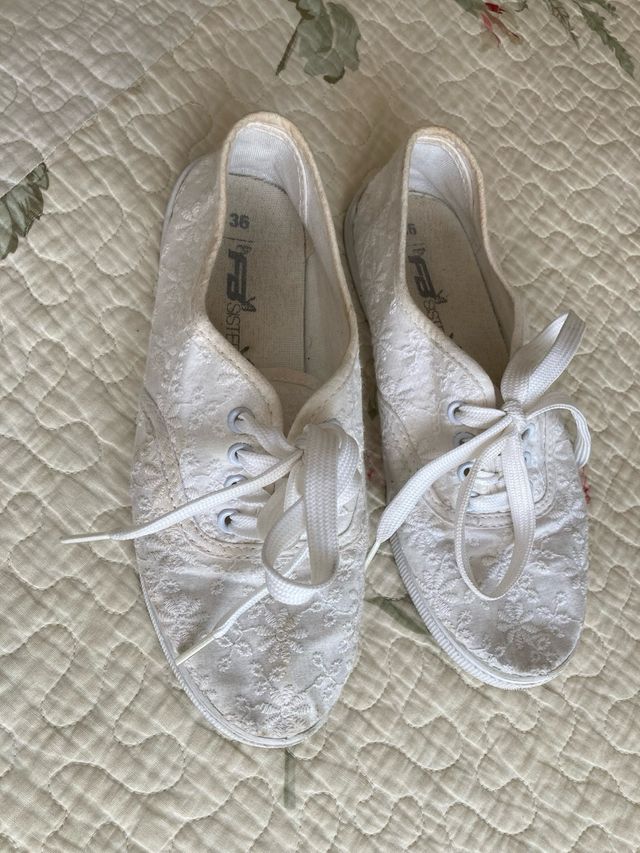 Tenis Blancos Bordados