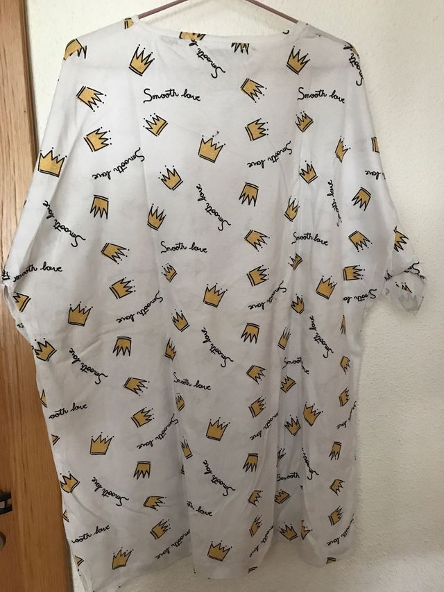 Camiseta Pull&Bear blanca con coronas XL