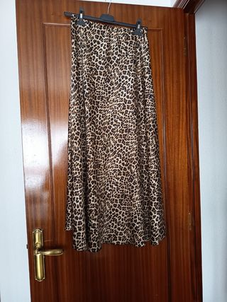 Tendencia, falda larga raso animal print con goma