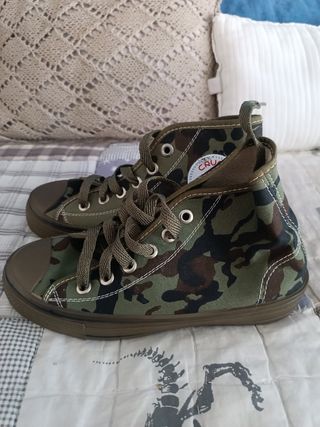Zapatillas estilo Converse Camuflaje . Dan talla