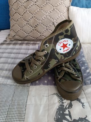 Zapatillas estilo Converse Camuflaje . Dan talla
