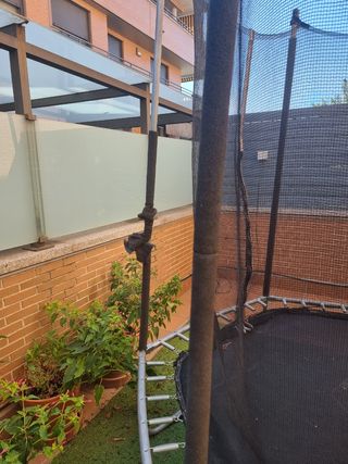 Cama elástica con red de seguridad