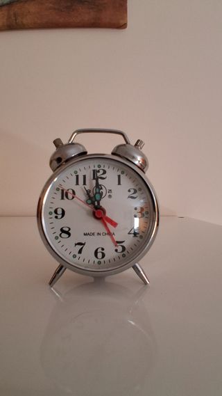 Sveglia vintage piccola in metallo