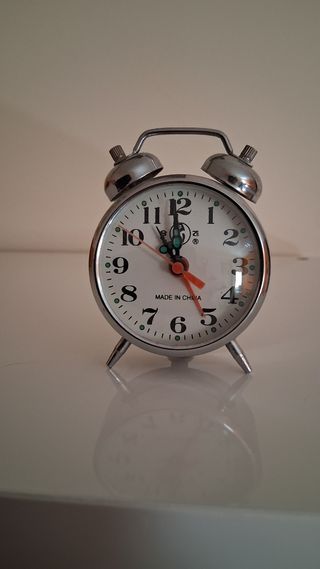 Sveglia vintage piccola in metallo