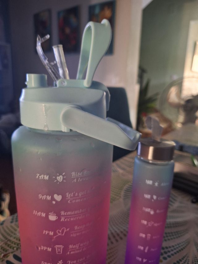 Botellas de agua degradadas 2L y 300ml