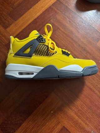 Air Jordan 4 Retro Amarillo 