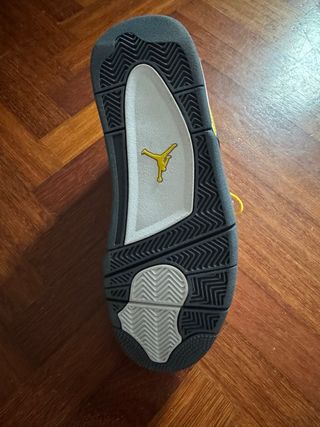 Air Jordan 4 Retro Amarillo 