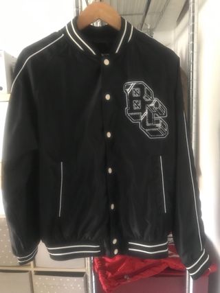 Chaqueta Bomber Negra con Rayas Blancas