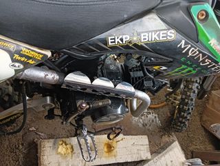 Moto 125cc 4T Buen Estado pequeña